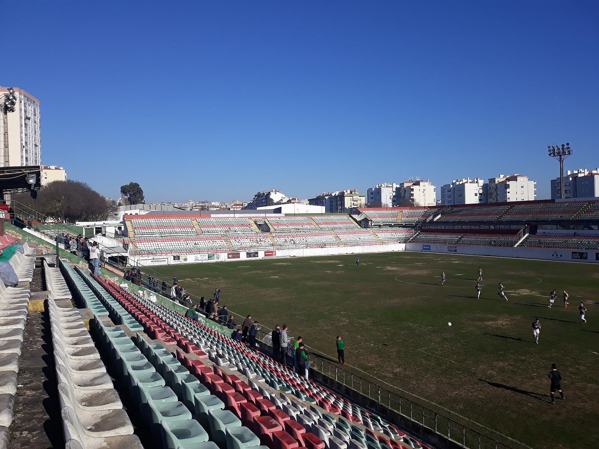 Estádio José Gomes — Clube de Futebol Estrela da Amadora