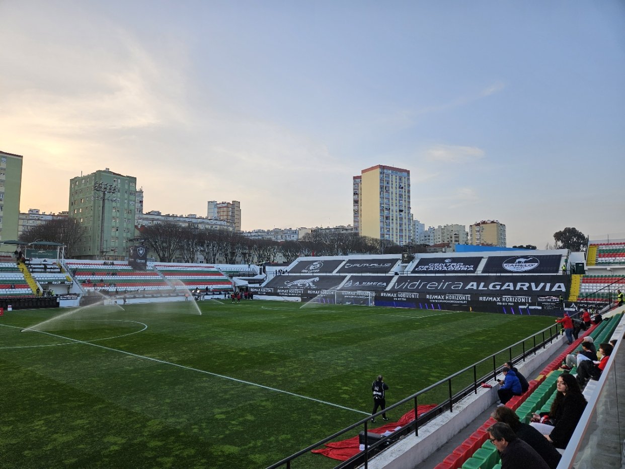Estádio José Gomes — Clube de Futebol Estrela da Amadora